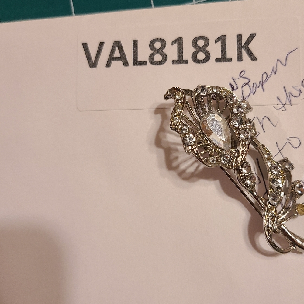 Vintage pin floral brooch jewelry for sale - Picture 8 of 8